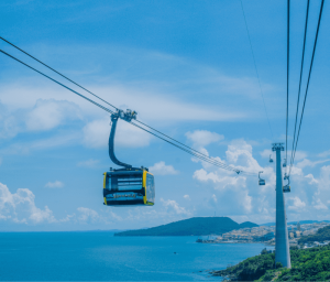 珍珠島纜車透過巨大而堅固的支柱系統連接各座島嶼