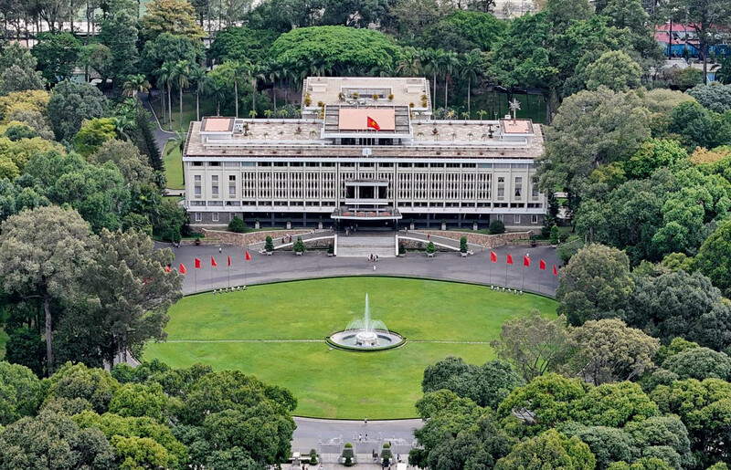 統一宮擁有廣闊園區與綠蔭成林的景觀