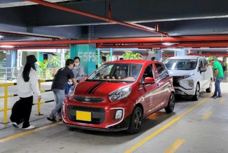機場旅客接送服務車