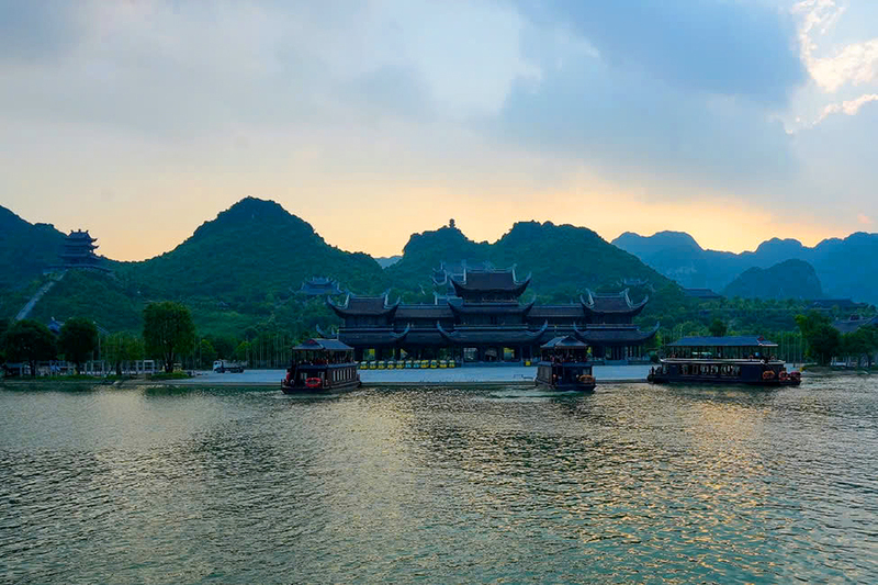 三祝湖中央壯麗雄偉的自然景觀