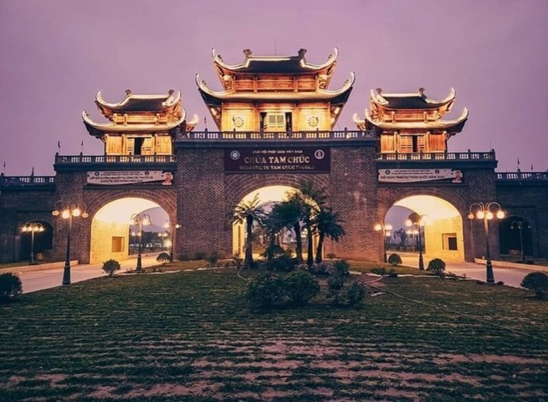 三座大門，象徵三種不同的意涵
