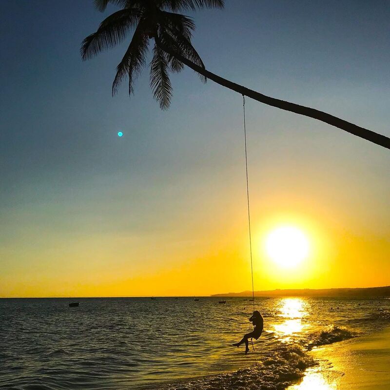 蘭灘上詩意而迷人的夕陽景色