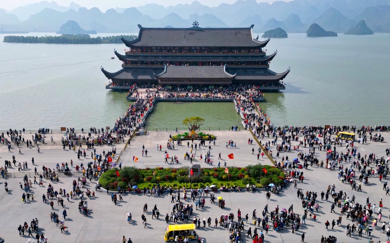 每年三祝寺都迎來大量國內外遊客前來參觀與朝聖