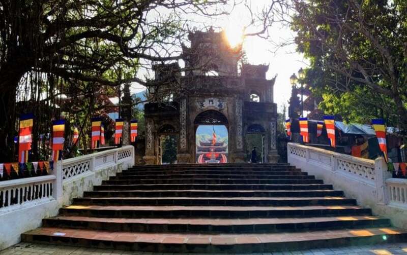 香寺是河內一處擁有悠久歷史的心靈旅遊勝地。