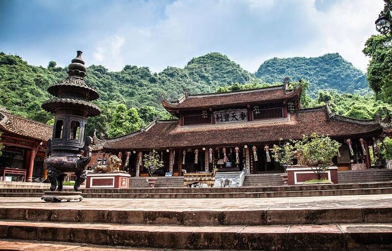 河內香寺的建築分佈於燕溪山谷之中。
