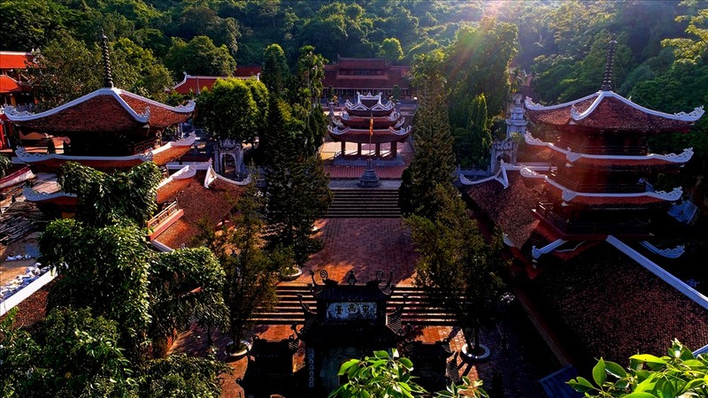 這組建築最突出的特色在於最上層露出的兩側三角形山牆。