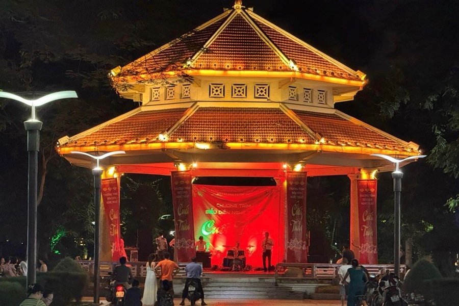 中央花園與音樂亭(屋頂樂亭)