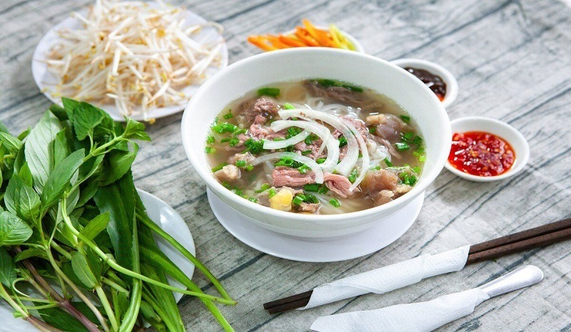 河內 Pho 以清澈見底的湯頭聞名。