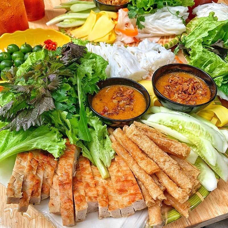 除了海鮮之外，芽莊還有許多值得一試的在地美食。