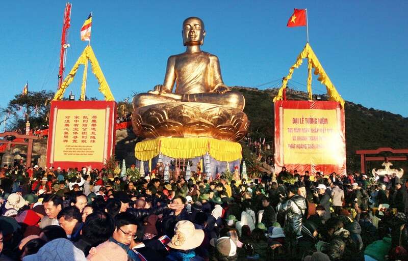 來自各地的旅客前往安子寺參觀與參拜。