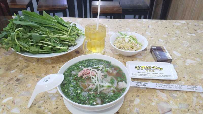 胡志明市第一郡的美味 Pho，老字號 Pho Hung 非常有名。