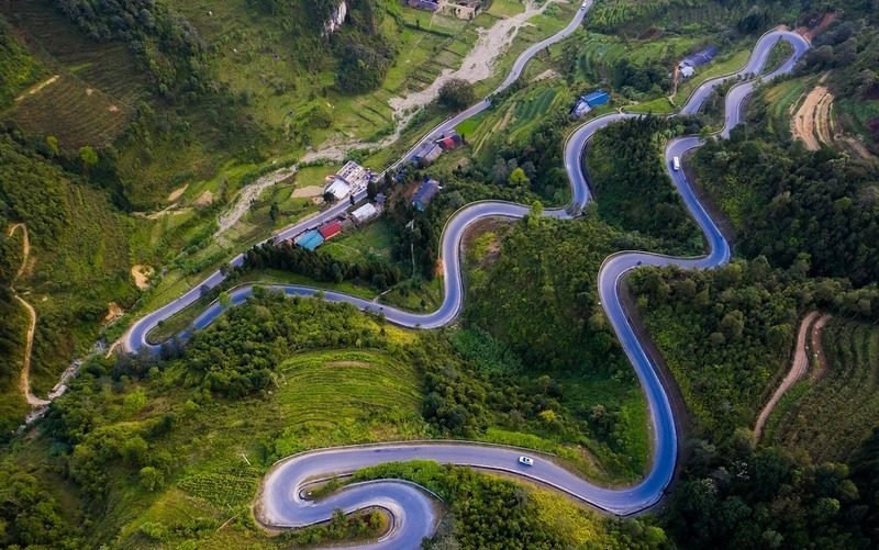 我們將駕車穿越同文地質公園，體驗越南最壯觀的公路之一。