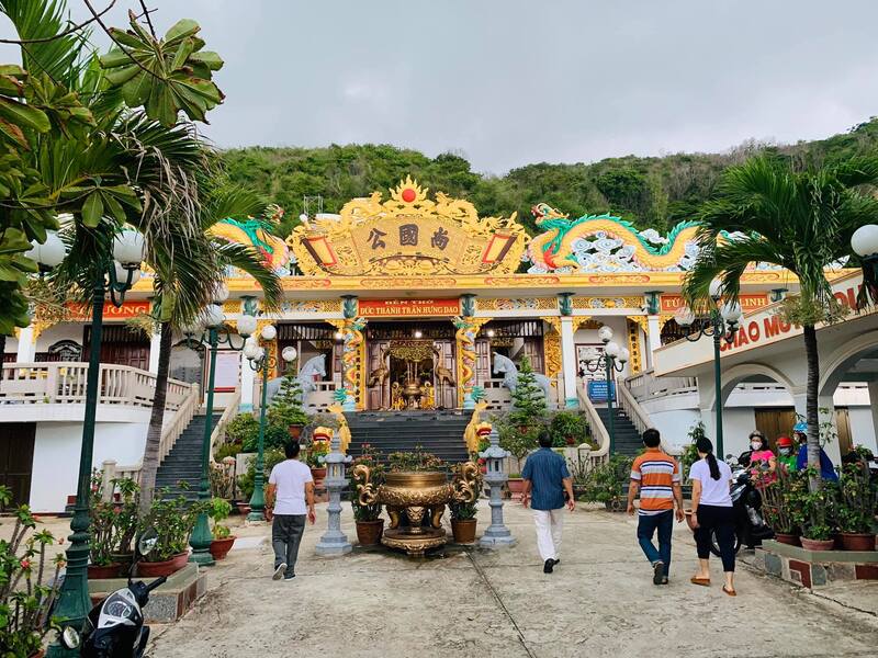 德聖陳興道廟。