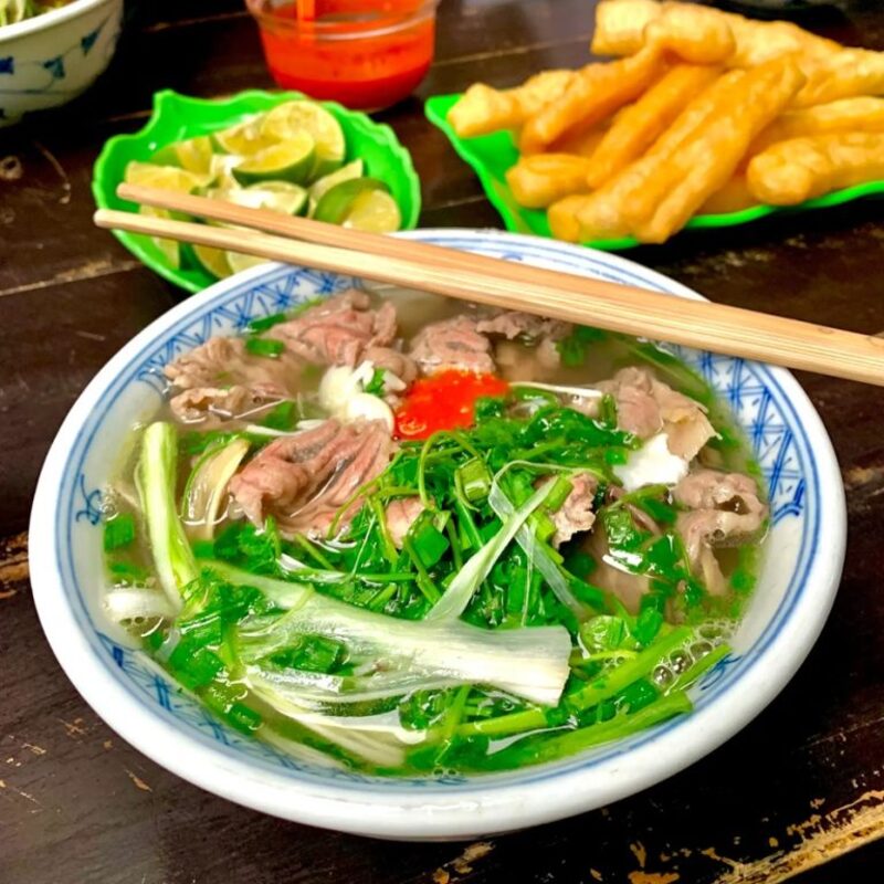 只有了解正確的吃法，才能完整品嚐越南 Pho 的風味。