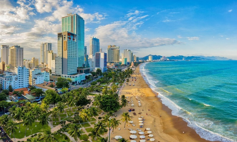 綿延海岸線搭配潔白細緻的沙灘。