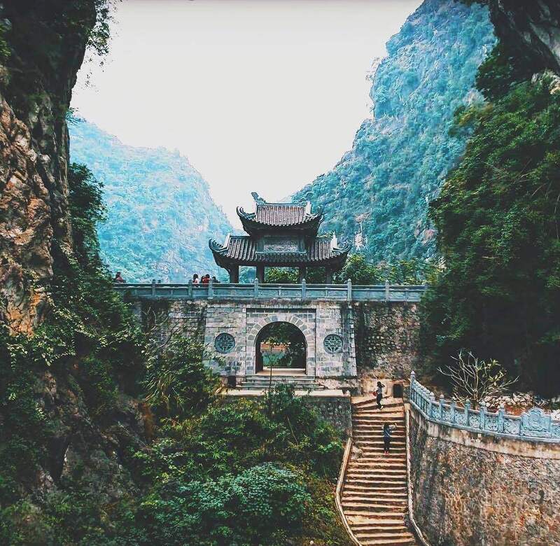 靈谷寺供奉阿南達聖僧與東方祖師等印度形象的神像。
