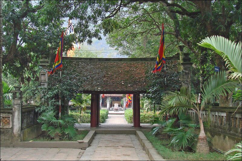 黎王祠規模較小，更具親近感。