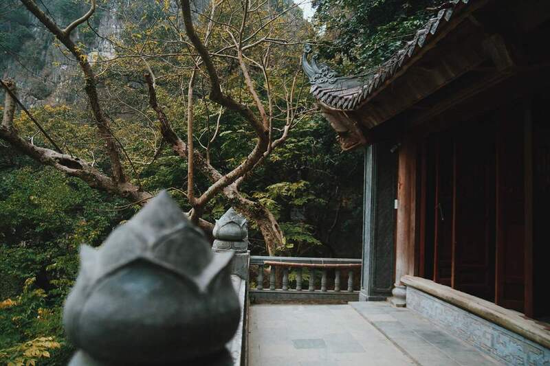 暗仙洞寺供奉丁朝名臣與人物，也是楊雲娥皇后晚年修行之地。