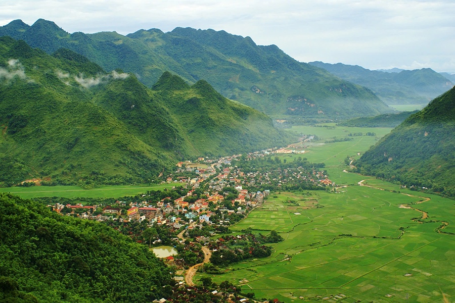 板昂村